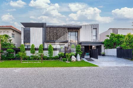 22-Marla Corner Slightly Used Well Maintain Modern Bungalow For Sale At Hot Location