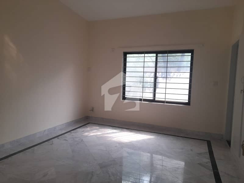 House Sized 1 Kanal Available In F-8 House Sized 1 Kanal Available In F-8