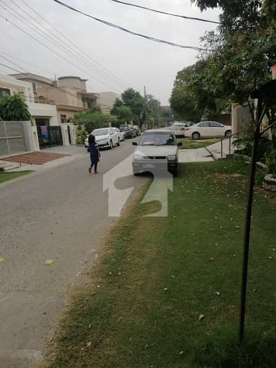 واپڈا ٹاؤن فیز 1 - بلاک ڈی2 واپڈا ٹاؤن فیز 1,واپڈا ٹاؤن,لاہور میں 1 کنال رہائشی پلاٹ 4.75 کروڑ میں برائے فروخت۔