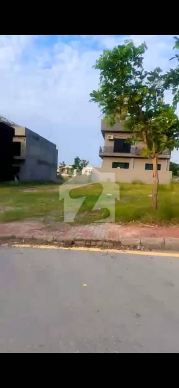 بحریہ انکلیو - سیکٹر سی 2 بحریہ انکلیو,بحریہ ٹاؤن,اسلام آباد میں 10 مرلہ رہائشی پلاٹ 2.0 کروڑ میں برائے فروخت۔