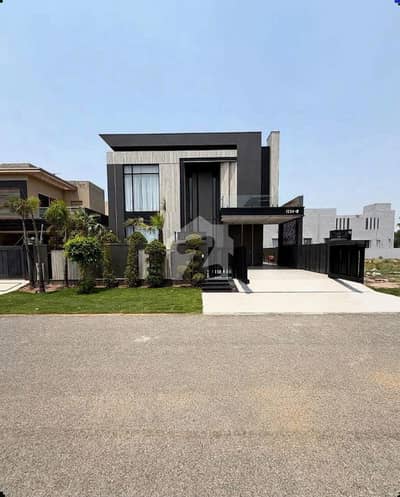 1 KANAL ELEGANT AND FULLY FURNISHED SUPER HOT LOCATED BUNGALOW IS AVAILABLE IN THE BEST BLOCK OF DHA LAHORE.