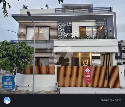 Corner 10 Marla House Up For sale In Top City 1