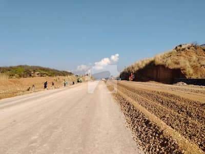 22 KANAL COMMERCIAL LAND ON THE MAIN NEW MARGALLA AVENUE/IRAN AVENUE . DEM 3.90 CR PER KANAL NEGOTIABLE