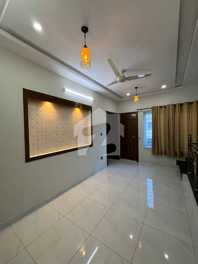 ELEGANT BRAND NEW HOUSE FOR RENT