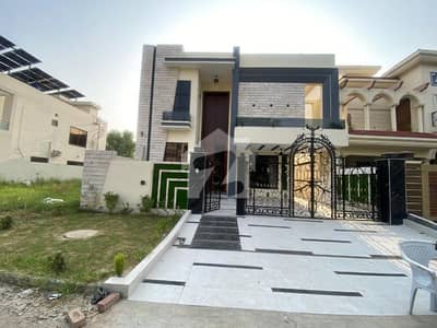 سٹی ہاؤسنگ سوسائٹی گوجرانوالہ میں 6 کمروں کا 10 مرلہ مکان 4.49 کروڑ میں برائے فروخت۔