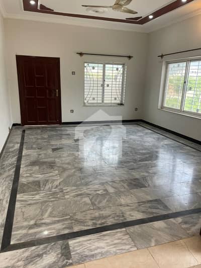 LOWER PORTION AVAILABLE FOR RENT 10 MARLA
