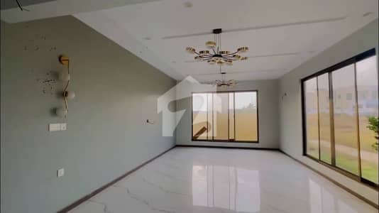 272sq yd Ready to Move Villa in Precinct-1 0.5km from main entrance. A-One Construction Standard 5Bed Drawing Dining Lounge