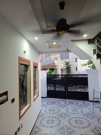 گرین ایونیو اسلام آباد میں 7 کمروں کا 9 مرلہ مکان 4.3 کروڑ میں برائے فروخت۔