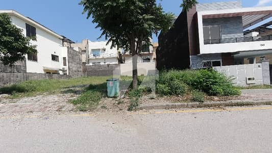 Stunning 10Marla With Extra Land Residential Plot In Bahria Town Phase 7 Rwp/Isb Available