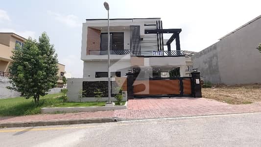 بحریہ ٹاؤن فیز 8 ۔ سیکٹر ایف - 1 بحریہ ٹاؤن فیز 8,بحریہ ٹاؤن راولپنڈی,راولپنڈی میں 5 کمروں کا 10 مرلہ مکان 5.4 کروڑ میں برائے فروخت۔ بحریہ ٹاؤن فیز 8 ۔ سیکٹر ایف - 1 بحریہ ٹاؤن فیز 8,بحریہ ٹاؤن راولپنڈی,راولپنڈی میں 5 کمروں کا 10 مرلہ مکان 5.4 کروڑ میں برائے فروخت۔