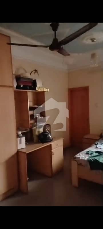 Spacious Flat Is Available In Gulshan-e-Iqbal - Block 6 For sale