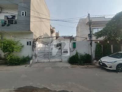 اچھرہ لاہور میں 3 کمروں کا 12 مرلہ مکان 4.5 کروڑ میں برائے فروخت۔