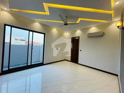 10 Marla House Up For Rent In Central Park - Block G