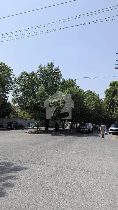 گارڈن ٹاؤن - طارق بلاک گارڈن ٹاؤن,لاہور میں 5 کمروں کا 1 کنال مکان 11.0 کروڑ میں برائے فروخت۔