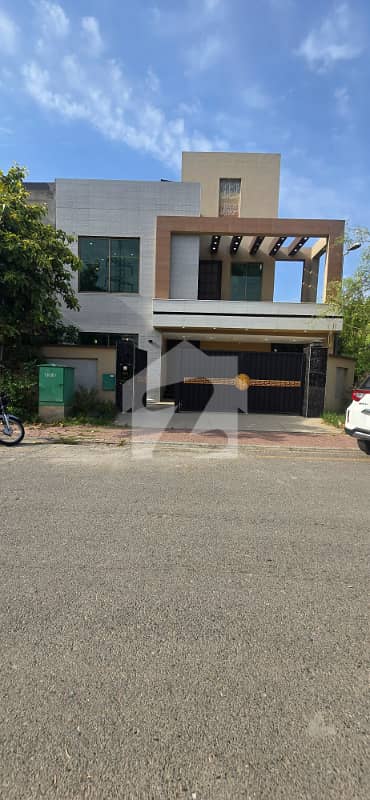 10 Marla Like A Brand New Luxury House Available For RENT PRIME LOCATION AT BAHRIA TOWN LHR