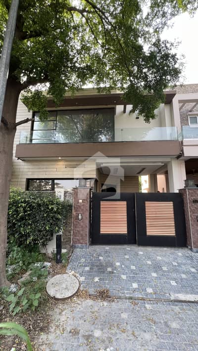 100% ORIGINAL PICTURES 5 MARLA WELL MAINTAINED AT HOT LOCATION HOUSE AVAILABLE FOR RENT IN DHA PHASE 5 SECTOR D