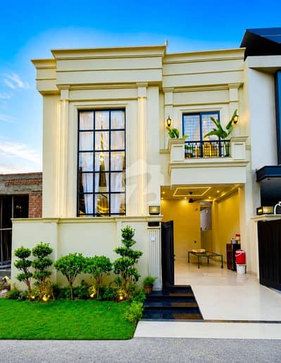 Bungalow 5 Marla Classical House for Sale in Dha 9 Town Back to Main road