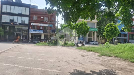 8 Marla Plaza For Sale Rental Income Rs. 4.85 Lac Monthly | 3 Floors | Near Farooq Hospital