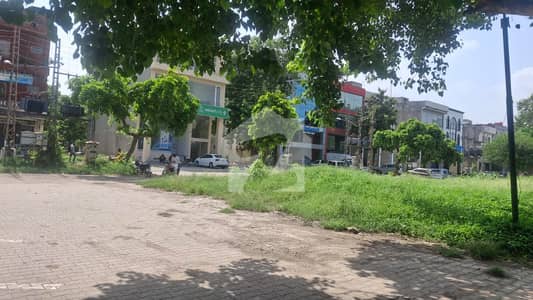 8 Marla Plaza For Sale Rental Income Rs. 4.75 Lac Monthly | 3 Floors | Near Farooq Hospital