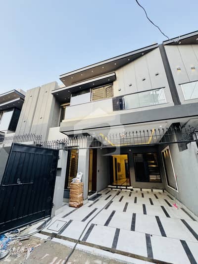 5 Marla House Available Near Bosan Road Walking Distance