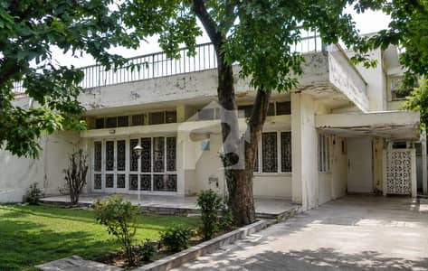 Prime 488 Sq. Yd. Demolishable House For Sale | Excellent Investment
