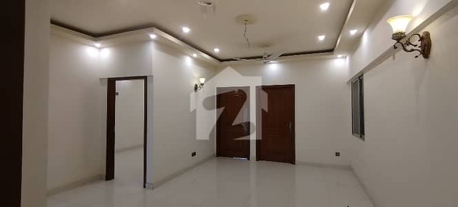 ڈی ایچ اے فیز 8 ڈی ایچ اے ڈیفینس,کراچی میں 3 کمروں کا 8 مرلہ فلیٹ 2.25 لاکھ میں کرایہ پر دستیاب ہے۔