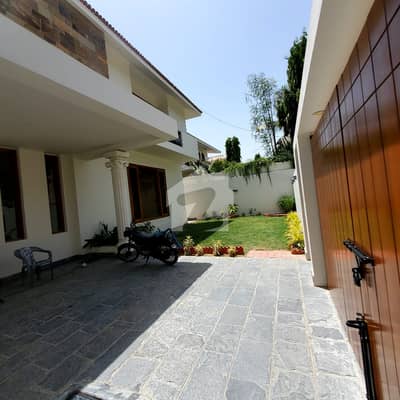 Outclass Lightly Used 500 Yards Bungalow With Basement Near Kh E Hafiz Sultan Masjid Outclass Lightly Used 500 Yards Bungalow With Basement Near Kh E Hafiz Sultan Masjid