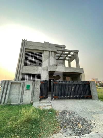 8 MARLA GREY-STRUCTURE SINGLE STORY HOUSE WITH 3 BIG BEDROOMS 4 BATHROOMS , SPACIOUS TV LOUNGE, DRAWING ROOM, AVAILABLE FOR SALE IN C BLOCK BAHRIA ORCHARD LAHORE PHASE 2 OWNER BUILD HOUSE, VERY CLOSE TO MAIN ROAD, MASJID AND PARK
