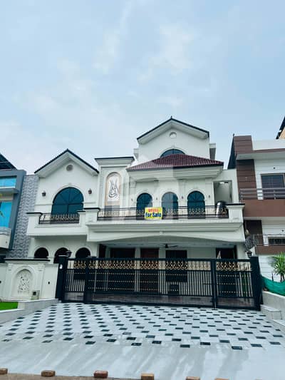 Luxury 40*80 House For Sale G-13 (Prime Location, 70-Ft Road,
