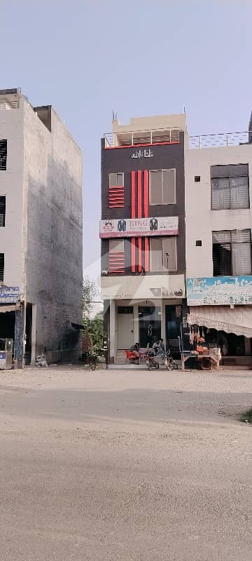 Main Double Road Building For Grabs In 598 Square Feet Gujranwala