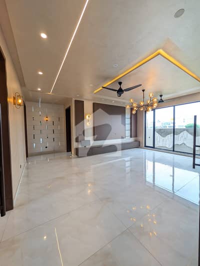 A Prestigious 5-Bed Home in an Ideal DHA 7 Location