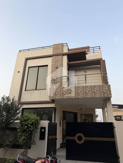 5 marla slightly use modern design in dha defence prime location a good built - must be see 5 marla slightly use modern design in dha defence prime location a good built - must be see