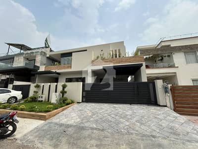 Architect-Designed Luxury House With Premium Finishes For Sale Architect-Designed Luxury House With Premium Finishes For Sale