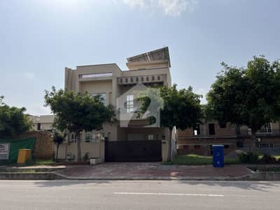 بحریہ انکلیو بحریہ ٹاؤن,اسلام آباد میں 8 مرلہ رہائشی پلاٹ 1.45 کروڑ میں برائے فروخت۔