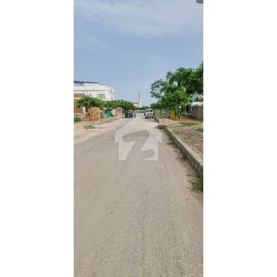 1 Kanal Ideal Location Plot Near To Park And Masjid For Sale