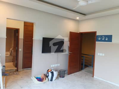 ڈی ایچ اے فیز 8 ڈی ایچ اے ڈیفینس,کراچی میں 5 کمروں کا 1 کنال مکان 6.75 لاکھ میں کرایہ پر دستیاب ہے۔ ڈی ایچ اے فیز 8 ڈی ایچ اے ڈیفینس,کراچی میں 5 کمروں کا 1 کنال مکان 6.75 لاکھ میں کرایہ پر دستیاب ہے۔