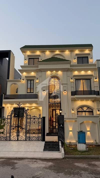 Facing Park Citi Housing Society House Sized 10 Marla Is Available
