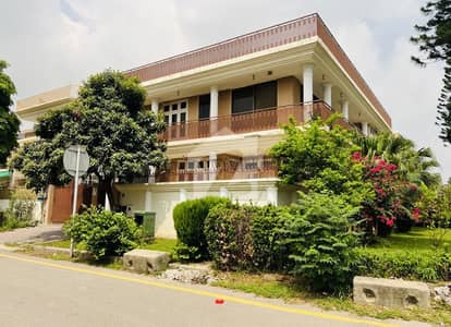 I-8/3 40x80 separate upper portion available for rent near kachnar park prime location