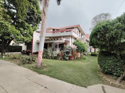 Prime Location In Lahore Cantt, CMA Colony, Street 5 (Only Street Without Through Traffic). Ideal For Family House. Sale By Owner, Please No Brokers
