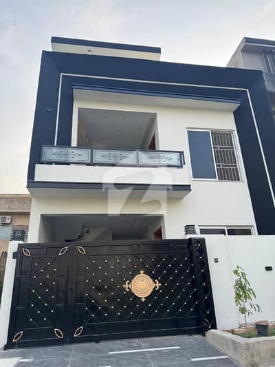 B-17 F Block Double Unit House for Sale | 4 Beds | 2 Drawing Rooms |