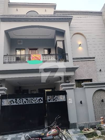 داؤد ریذیڈنسی ہاؤسنگ سکیم ڈیفینس روڈ,لاہور میں 4 کمروں کا 5 مرلہ مکان 2.2 کروڑ میں برائے فروخت۔