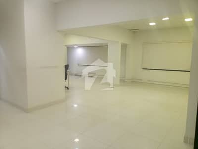 500, SQYARD FIRST FLOOR PORTION AVAILABLE FOR SILENT COMMERCIAL OFFICE USED IT SOFTWARE HOUSE FOR RENT