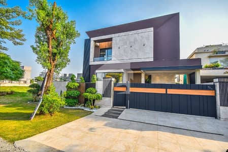 SYED BROTHERS PROUDLY OFFERS: 1-Kanal Elegant And Fully Maintained Modern Bungalow Is Available In The Best Block Of DHA Lahore.
