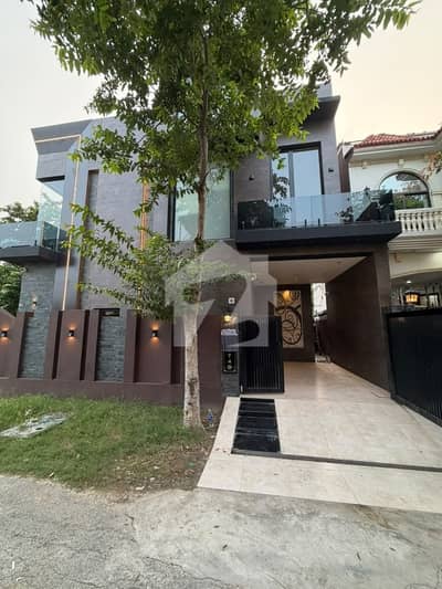 5 MARLA ELEGANT AND FULLY MAINTAINED SUPER HOT LOCATED BUNGALOW IS AVAILABLE IN THE BEST BLOCK OF DHA LAHORE.