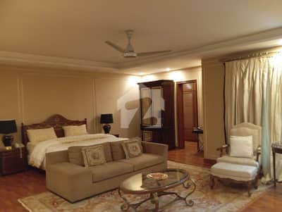 In Gulberg 3 Flat For rent Sized 2350 Square Feet