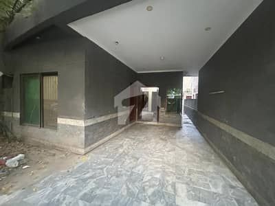 FULL HOUSE 8 MARLA DOUBLE STORY NEAREST DOCTOR HOSPITAL G1 MARKET FOR FAMILY & SILENT OFFICE