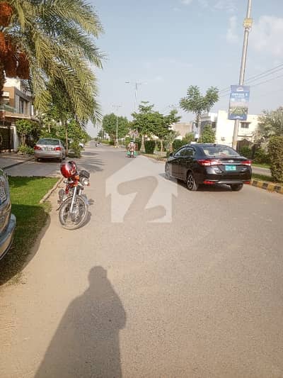 Paragon City Lahore. 5 M Plot For Sale Near Park Commercial Masjid School .