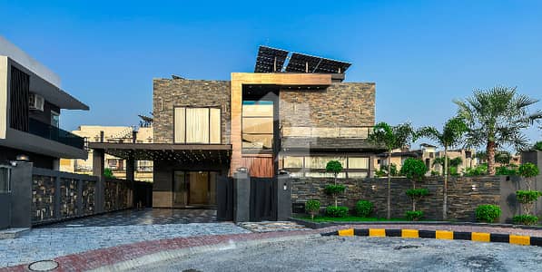 32 MARLA CORNER LUXURY HOUSE FOR SALE