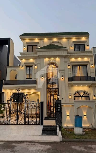 Facing Park House In Citi Housing Society Sized 10 Marla Is Available