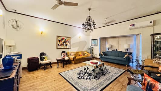 Full Furnished, 11 Beds Triple Storey House Available For Rent,
